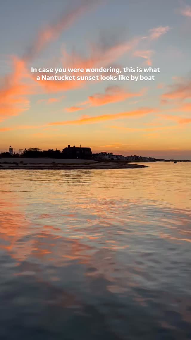 Nothing beats a Nantucket sunset by boat 🚤🌅
Book your sunset cruise today at the link in our bio!