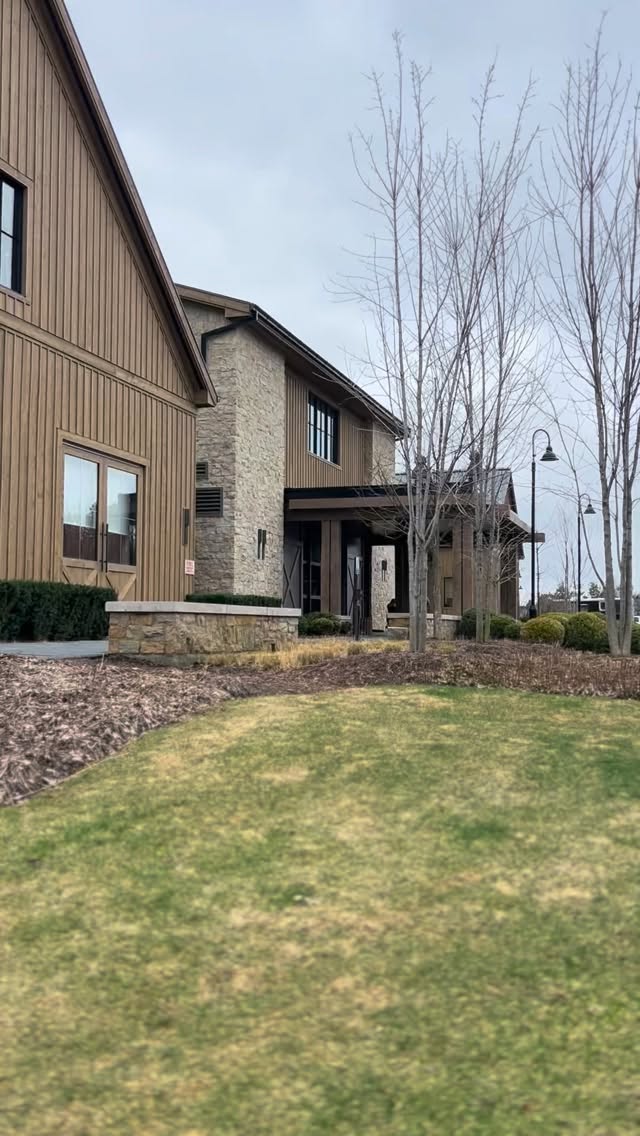 On Monday we had the opportunity to tour around the beautiful, state of the art facility @kinganimalhospital
Thank you to @onequestrian for putting on a great day full of inspiring and informative speakers at the Stable Program event! ๐
#ontarioequestrian #tufftherapeuticridingfoundation #tufftherapeuticriding #kinganimalhospital