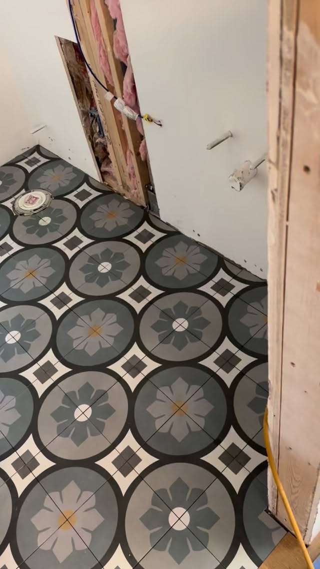 Patterned tile in a small bath isn’t just a detail—it’s the entire story. When the scale is tight, every surface matters, and the right tile does all the talking.
#lakemichiganviews #southwestmichiganinteriordesigner #interiordesignstudio #curatedhome #tinybathroomdesign