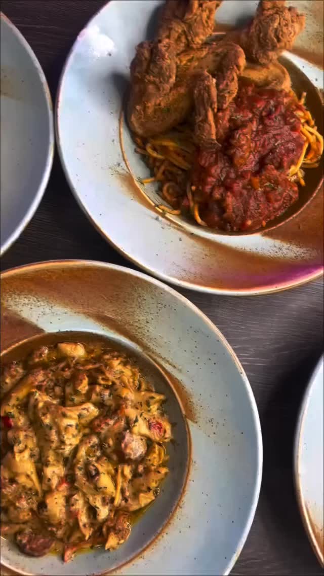 SATURDAYS WE BRUNCHš„š„š„ The #1 Soul Food Brunch Day Party in Hollywood!
Every Saturday and Sunday
12pm - 6pm
Reserve your table! (Link in bio)
Sounds by @djkobeofficial
š Haroldās Chicken
Chicagoās Famous Chicken & Mild Sauceā
š6523 Hollywood Blvd