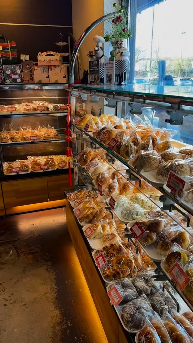Welcome to Kiki Bakery 🤍
Your cozy spot in Seattle for fresh, handcrafted treats every day.
We’re open daily from 10 AM – 6:30 PM
Come by for our freshly baked goodies and authentic Taiwanese tea 🍰🧋
See you soon ✨
#KikiBakery #SeattleEats #SeattleBakery #FreshBaked