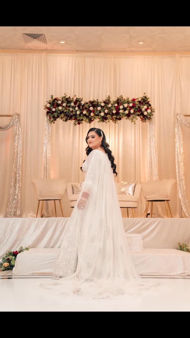 Jasmine's reception look❤️❤️
Outfits:@crossoverchicago
Photography:@urbanphulkari
Mehndi:@urvi.henna
Wedding coordinator:@eleganteventplanning_mi
Decor:@glitz.decor.co
To design your bridal or partywear outfit
Email:mandeep@crossoverchicago.com