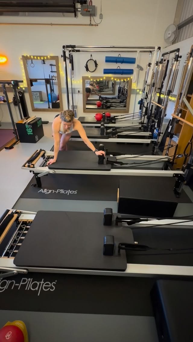 Layers for Snake…
Always butt high. Safety first. Everyone gets to move equally with full control.
Best glute / tfl and ham stretches…
(Video sped up)
#reformer #glutes #andover
#pilates