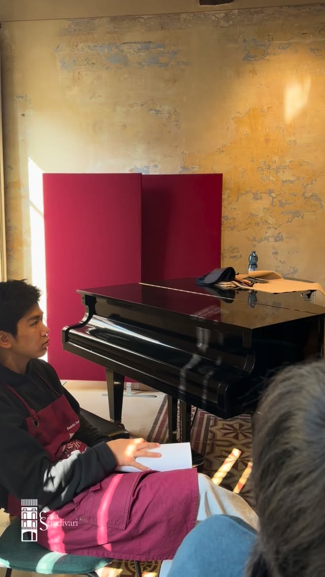 Giornata di preparazione della vernice per gli strumenti di Casa Stradivari presso il Laboratorio di Diagnostica di CrForma (@scuoladirestaurocrforma) insieme a Curzio Merlo e Pierre Flavetta (@pierre_flavetta_luthier).
Un ringraziamento a CrForma per questa collaborazione, che arricchisce le conoscenze dei nostri giovani liutai - Angelo Rapaccioli Morassi (@a.r.morassi), Daichi Sakamoto (@daichiviolins_416), Soma Suzuki (@suzuki_soma e Qingyuan Wang (@wangqingyuan713)!
Preparation day for varnish for the instruments of Casa Stradivari at the CrForma Diagnostics Laboratory (@scuoladirestaurocrforma), together with Curzio Merlo and Pierre Flavetta (@pierre_flavetta_luthier).
A special thanks to CrForma for this collaboration, which enriches the knowledge of our young luthiers – Angelo Rapaccioli Morassi (@a.r.morassi), Daichi Sakamoto (@daichiviolins_416), Soma Suzuki (@suzuki_soma), and Qingyuan Wang (@wangqingyuan713).
#CasaStradivari #CrForma #Cremona #Liuteria #ViolinMaking