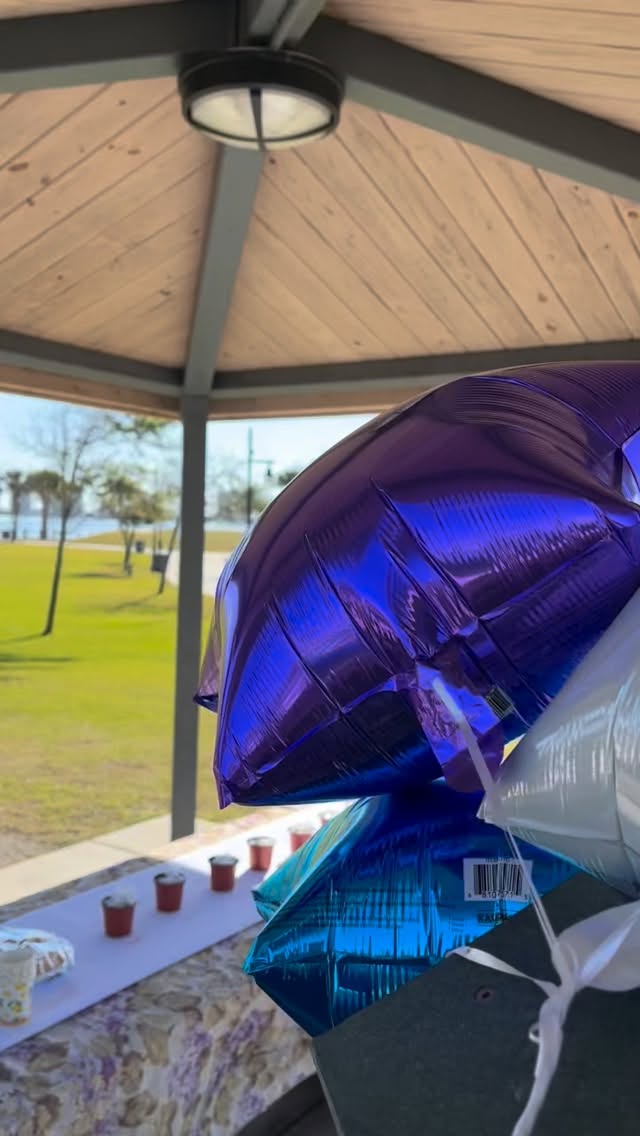 Celebrating 5 years with laughs, crafts and a little party with the best of the best.
#portorangenailsalon #luxurynailspa #advancedfootcare #daytonabeach