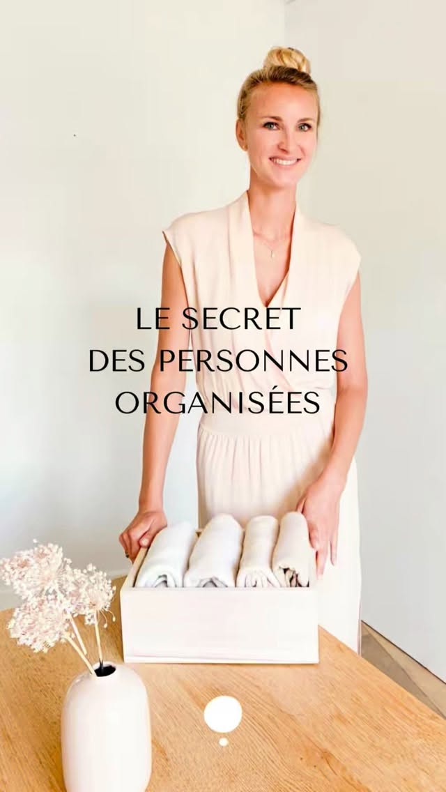 Une simple phrase peut-elle changer votre vie ?
🌿
Ô, je sais ce que vous êtes en train de vous dire : que les habitudes ne se changent pas aussi facilement, que les personnes ne se changent pas aussi facilement…
🌿
Et pourtant, croyez-moi, cette petite phrase, je l’ai testée, éprouvée et approuvée, sinon je ne vous en parlerai pas ici…
🌿
Si vous pensez que c’est trop simple pour être vrai, alors testez pour voir ! Qu’avez-vous à perdre ? Au pire vous aurez essayé quelque chose….
🌿
Alors, allez-vous lui donner sa chance ? Dites-le-moi en commentaire et transférer cette vidéo à quelqu’un qui pourrait en avoir besoin et d’ici là, allez à l’essentiel !
.
.
.
.
.
.
.
#ecologiedinterieur #mantradujour #rangement #organiser #changementdevie