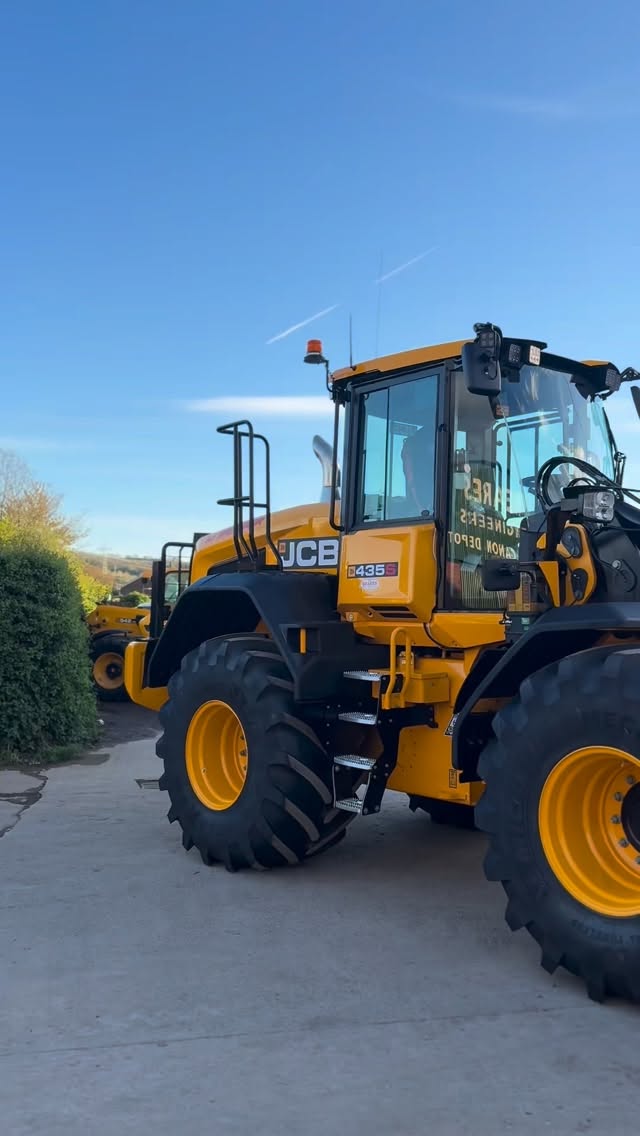 A new @jcbagriculture 435s delivered earlier this week 🙌
Thank you to the Webber Family for the business, we hope you enjoy your new purchase 🤝
#Beares #JCB #kingoftheclamp #builtinbritain #backbritishfarming