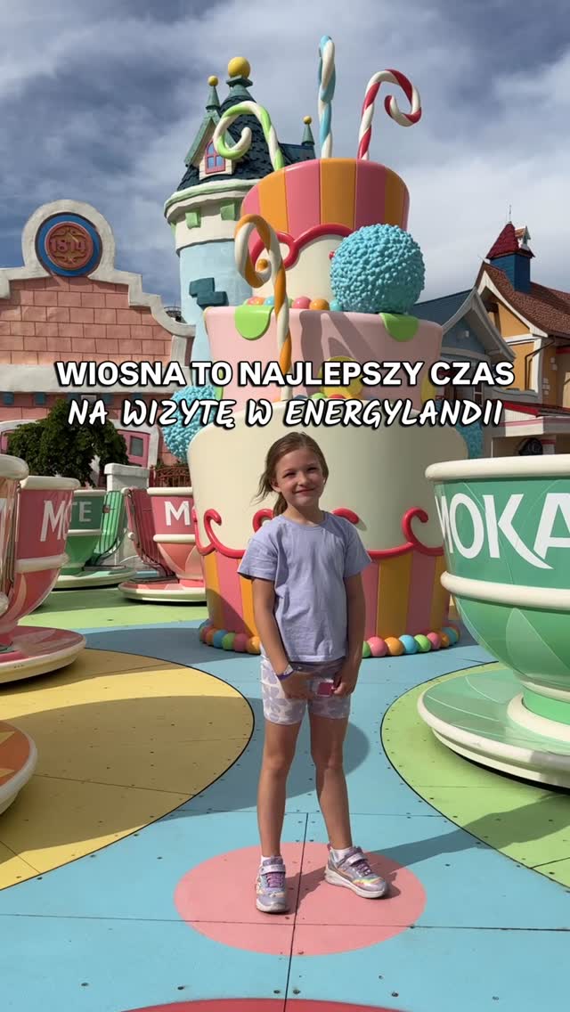 Wiosna to najlepszy czas na wizytę w Energylandii!
Właśnie trwa świetna promocja. Drugi bilet kupisz aż 50% taniej!
Oferta obowiązuje tylko do 12 maja, więc to idealny moment, żeby zaplanować wyjazd.
I powiem Wam szczerze, teraz jest najlepszy czas na odwiedzenie Energylandii🎢
Dlaczego?
W parku jest znacznie spokojniej i nie ma długich kolejek do atrakcji! Można w ciągu jednego dnia skorzystać z dużo większej liczby roller coasterów i atrakcji, zamiast tracić czas na stanie w kolejkach.
A przypominam, że Energylandia to aż 133 atrakcje dla małych i dużych! Znajdą tu coś dla siebie zarówno fani mocnej adrenaliny, jak i rodziny z dziećmi.
Mniejsze tłumy to więcej zabawy, więcej emocji i jeszcze lepszy dzień w parku!
#malopolska #energylandia #polskanaweekend #polskajestpiękna #polska