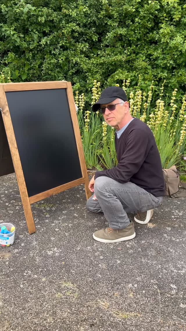 Artist in residence @nadzoid
#lawnbowlsforlife #hampsteadheath #parliamenthillbowlsclub #parliamenthill
