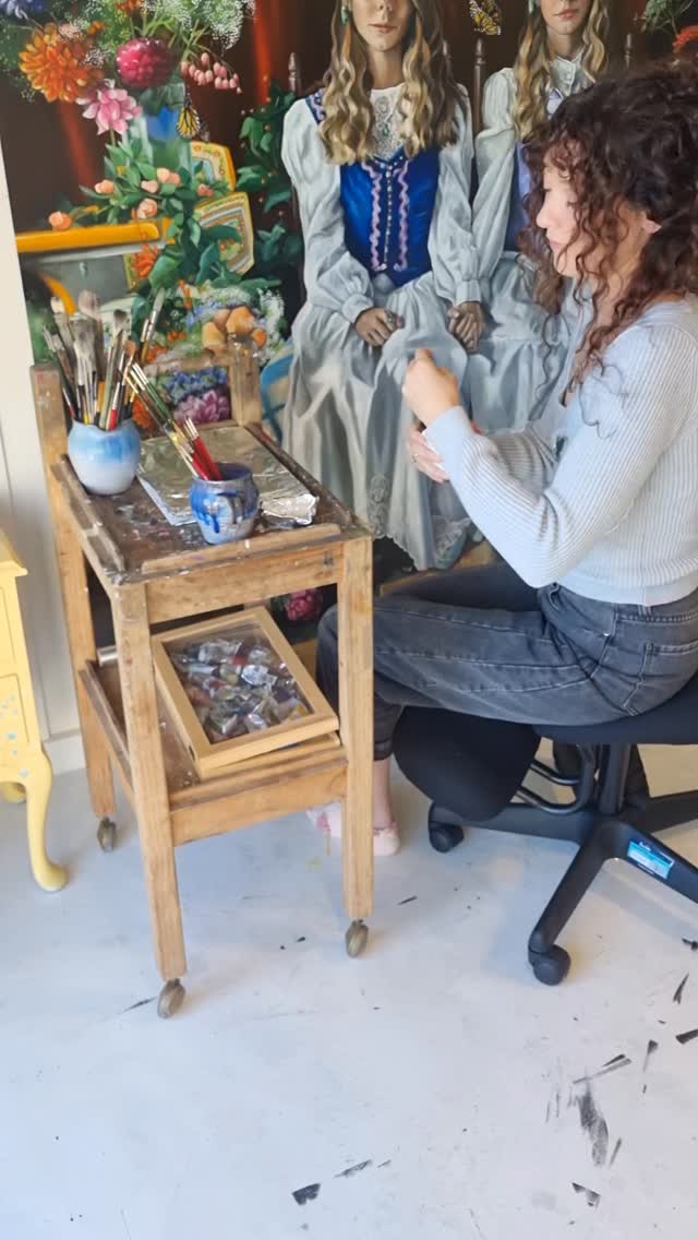 Step into the whimsical world of @hayleyelliottkernot.artist 🎨✨
From soulful oil portraits to the enchanting landscapes of her children’s books, Hayley’s studio is a treasure trove of stories waiting to be told.
Whether you're a long-time collector or discovering her work for the first time, come see the magic behind the brush during the 2026 @taranakiartstrail.📍
Visit Hayley’s studio: both weekends of the trail or by appointment
📖 Books and original paintings available on-site!
#taranakiartstrail #nzartist #oilpainting #supportlocalartists #taranakilikenoother