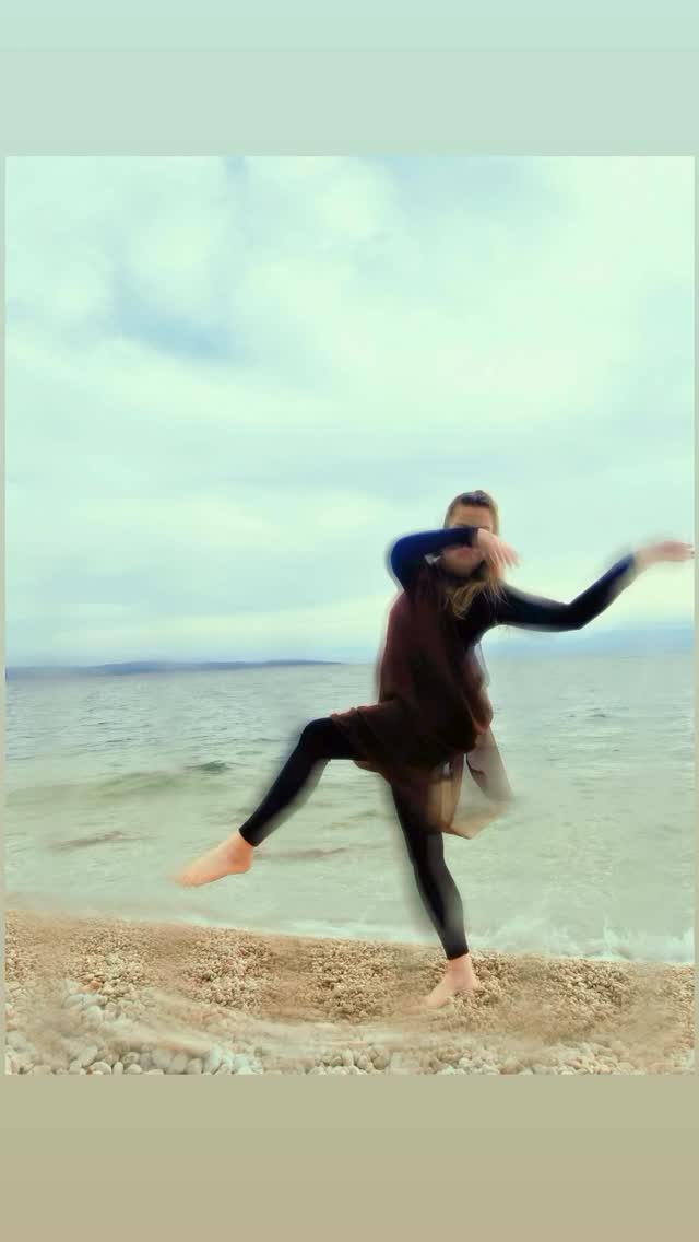 Moving with the sea, as if the body remembers.
Soft light, open breath, endless flow —
a quiet return to freedom.
Where movement becomes feeling,
and feeling becomes dance.
#chorosophy #danceclasses #bodyandsoul