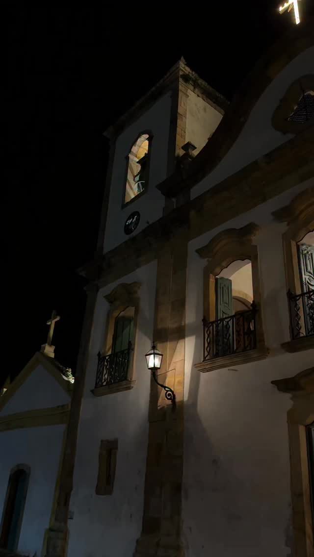 Entre encontros, trocas e diferentes formas de expressão, a Casa da Cultura se espalha pela cidade.✨
Em uma noite de quinta-feira, múltiplas experiências acontecem ao mesmo tempo formando uma rede viva de encontros que conectam pessoas e histórias.
Através da Lei Federal de Incentivo à Cultura do @minc, a Casa da Cultura de Paraty conta com o patrocínio estratégico da @valenobrasil @institutoculturalvale, apoio do @somosglobo, @emsfarmaceutica, @ezze_seguros, @innova, Carboox, Taiamá, @ocanto.br e @sandihotel, apoio institucional da @fundacaorobertomarinho e @prefeitura.paraty.