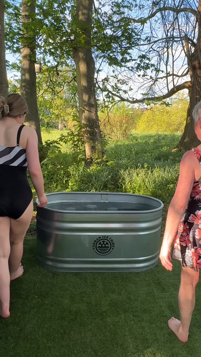 There’s something really special about sharing moments like this 💛
A beautiful mum & daughter reset—braving the cold plunge together, then warming up in the sauna, surrounded by nature. It’s not just about the experience, it’s about connection, support, and taking that time to properly slow down.
These are the moments that stay with you ✨
🏡 @maddogsandvintagevans
🥶 @woodlandsecretsauna
#HealthAndMeRetreats#WellnessRetreat #ColdPlunge #SaunaSessions #TimeTogether #NatureReset