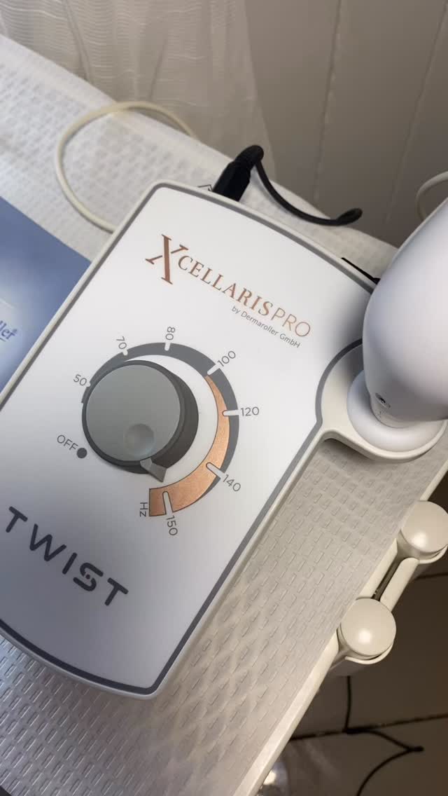 Transformation en douceur, résultats en profondeur ✨
Aujourd’hui, nous avons réalisé un soin de micro aiguillage sur un client homme, en travaillant également une cicatrice au niveau de la tête.
Le micro aiguillage stimule naturellement la production de collagène et d’élastine grâce à de micro-perforations contrôlées de la peau. Ce soin aide à améliorer la texture cutanée, réduire l’apparence des pores, des ridules, des marques d’acné… et même certaines cicatrices.
Dans ce cas-ci, nous avons travaillé la zone de la cicatrice afin de favoriser la régénération de la peau et d’aider à uniformiser son apparence au fil des séances.
Oui, il est possible de travailler certaines cicatrices avec le micro aiguillage, toujours avec une approche adaptée à la peau et aux besoins du client. ✔️