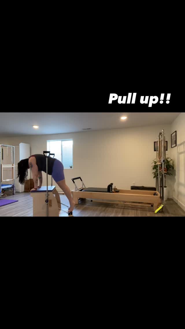 Pull up 2 ways…really it’s just 2 different hand positions
I still remember learning this one and trying to figure out the balance, the connection, and the spring setting to pull it all together.
Reminder-you should be picking and playing around with your springs to find your best connection to the exercises.
I’m using a 3 + 2 today, but that might change tomorrow or the next day or the day after that.
It doesn’t matter what your manual says…
#pilates #lowimpactworkout #plussizepilates #fitness #plussizefitness