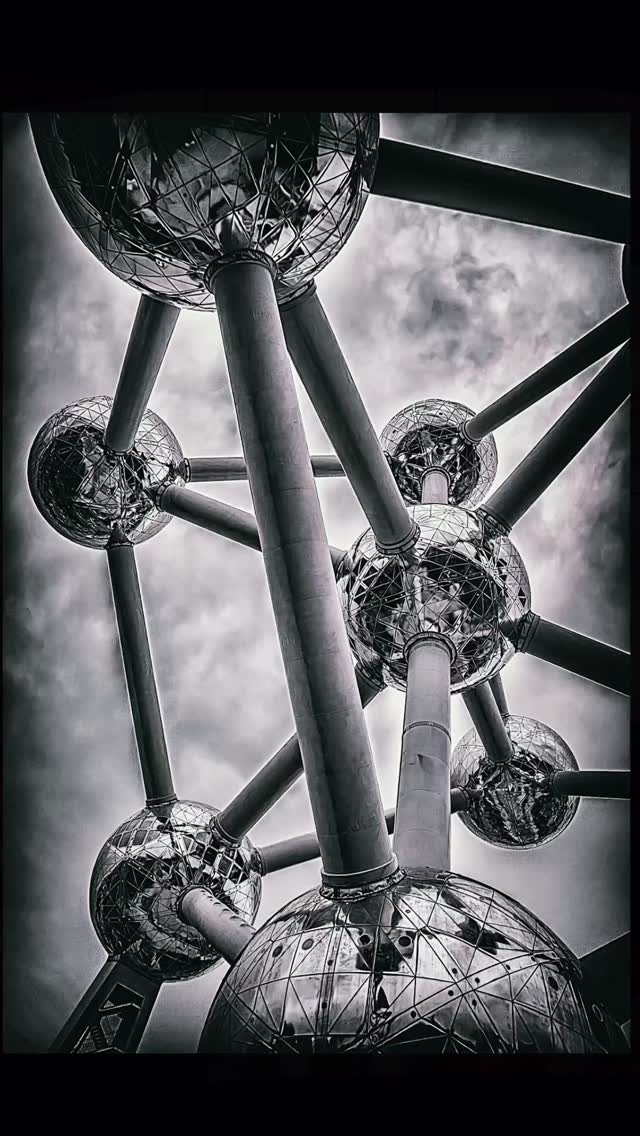Overthinking outta yield…chaos is only the best feeling of the artist
.
.
No atom was harmed in the making of this work
.
.
@bruxellesofficiel @atomium.official @visitbrussels @belgium #nickxasproduction #photography #photo #travelphotography #photogram @bruxelles_secrete_ @artbrussels @natgeoyourshot @natgeotravel @belgium.earth
@nickxas_prod PHOTOGRAPHY 📸