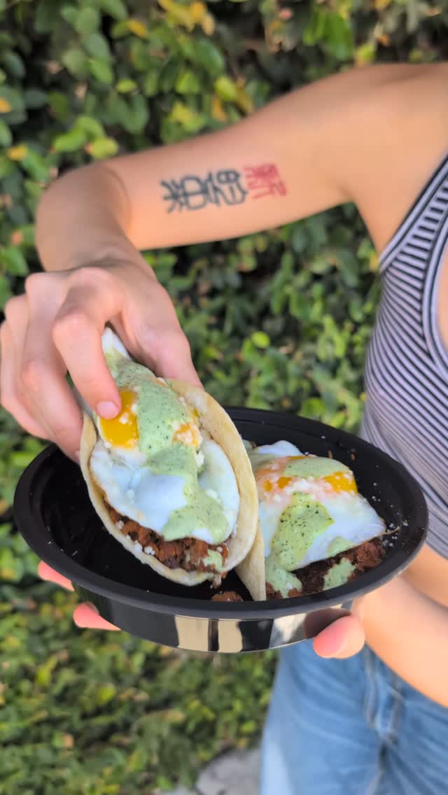Hungry? Come grab your choracos (chicken chorizo breakfast tacos) 🌮
📍 5607 San Vicente Blvd