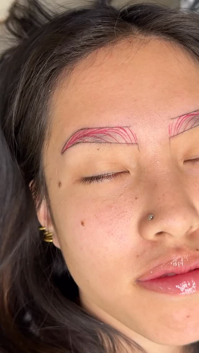 I'm beyond excited to be back from maternity leave and crafting gorgeous brows! I'm obsessed with this Nano Brow transformation 🙌🏽 These brows will last her years before needing a touchup, and is an investment in your face!
#aznanobrows #azbrowartist #azbrowlamination #azmicroblading #azbrows