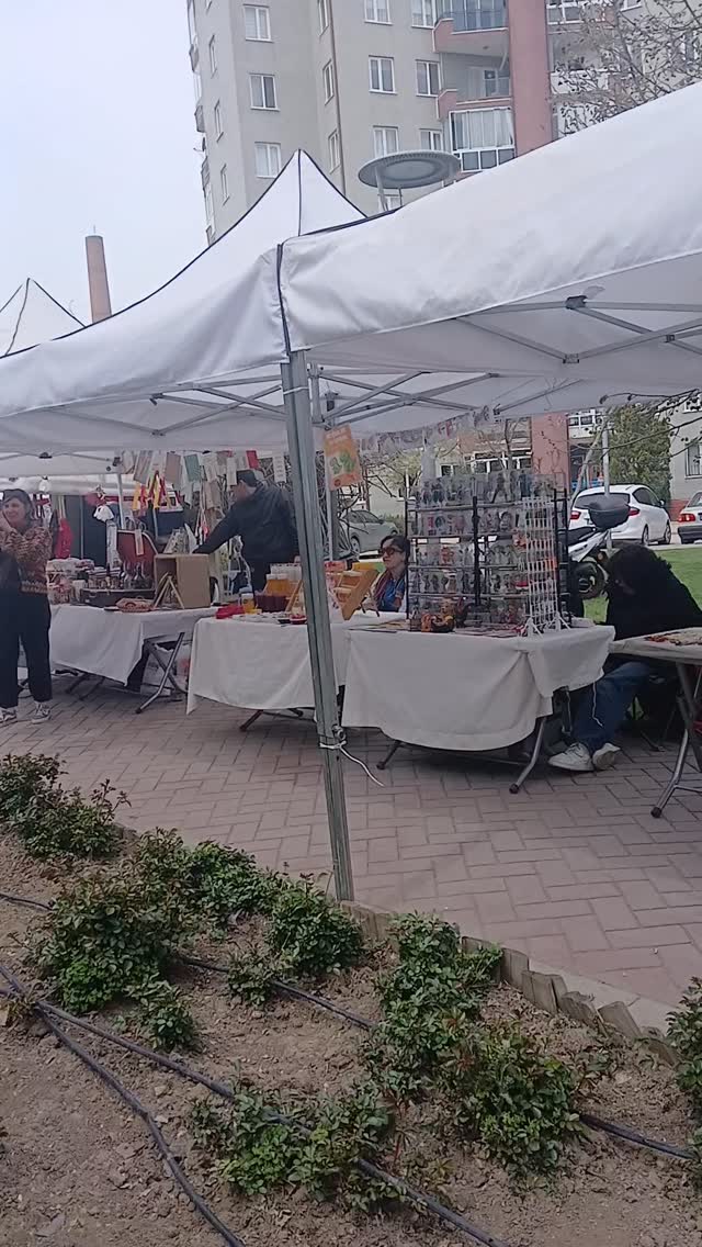 Cuma, cumartesi ve pazar.. üç gün buradayız. Mutlaka uğrayın, harika ürünler, birbirinden becerikli, üreten kadınlarla keyifli bir hafta sonu!