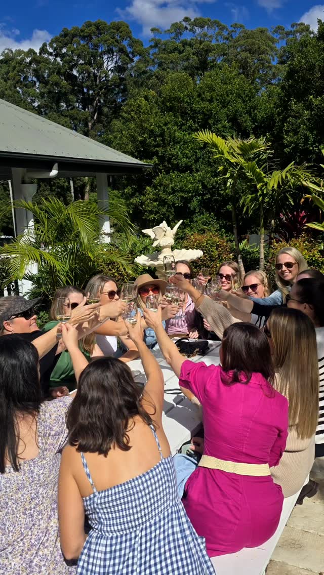 There’s just something about good wine, great friends and a table full of chaos that turns into the best memories. Long lunches, loud laughs and a cheers that somehow gets bigger every stop along the way.
That’s a Tipsy Tours kind of day 🍷
#tipsytours #girlsdayout