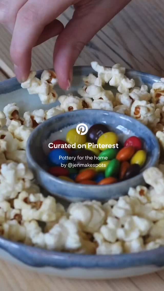 I’m on @pinterest folks! It feels like I don’t really know what I’m doing but I’ll get there… Send tips to make me love it #pinterest #jenmakespots #pottersofinstagram #bristolpottery