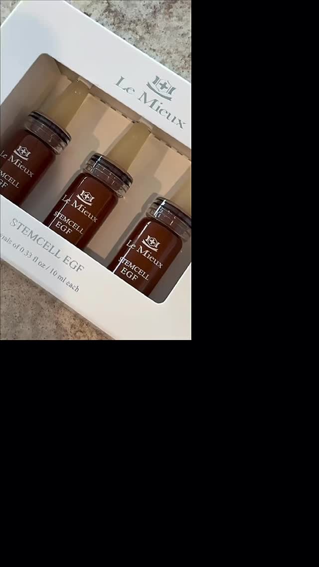 One of my go-to serums in the treatment room🤍 @lemieux StemCell EGF for next-level skin renewal.
Designed to help restore a more youthful-looking complexion by softening the look of lines, wrinkles, and sagging.
Website🔗www.ricozybeauty.com
Contact 📩 info@ricozybeauty.com
Location📍300 E Colorado Blvd, Unit 241, Studio 409,
Pasadena CA 91101 @salonrepublic
#skincare #stemcells #facial #esthetician #lemieux
