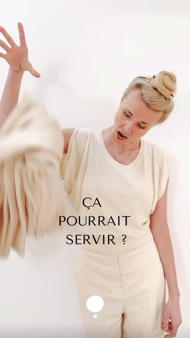 Avez-vous déjà prononcé « au cas où ça pourrait sévir » ?
🌿
Cette petite phrase, en apparence anodine, fait systématiquement son apparition lorsque l’on tente de faire du tri, c’est presque obligatoire !
🌿
Pourquoi ? Parce qu’elle est la traduction dans notre langage moderne d’une pulsion de survie ancestrale qui continue à s’exercer sur nous encore aujourd’hui…
🌿
Notre cerveau, ne sait pas que nous vivons dans la surabondance, il continue à se comporter comme si on était dans un monde hostile où l’on peut manquer…
🌿
Or dans un environnement hostile mieux vaut en effet accumuler objets et informations pour assurer notre survie. Nous sommes les descendants de ceux qui ont accumulé les, les autres n’ont pas survécu !
🌿
Dites-vous bien que quand vous prononcez cette phrase c’est votre cerveau primitif qui parle et vous feriez mieux de ne pas l’écouter pour éviter le trop-plein !
🌿
Alors qui va faire du tri en mode « cerveau éteint » ? Lancez-vous et d’ici là allez à l’essentiel !
.
.
.
.
.
.
.
#ecologiedinterieur #moinsmaismieux #vivreavecmoins #clutterfreehome #accumulation