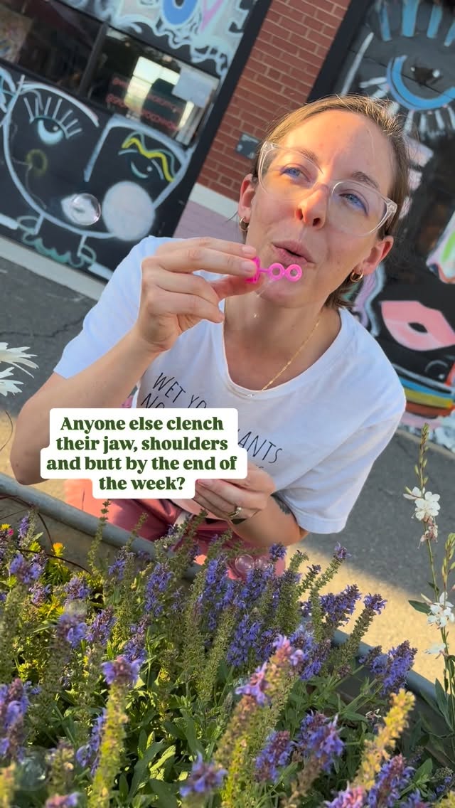 Our pelvic floor tension and stress can definitely be linked. Some signs we may have pelvic floor tension are:
🌱constipation or straining to poop
🌱difficulty emptying our bladder
🌱frequently peeing
🌱pain with sex
🌱low back or hip pain
The list could go on and on, if you’re interested in seeing if pelvic floor therapy could help you- see the link in my bio to schedule a free consultation. 🌿