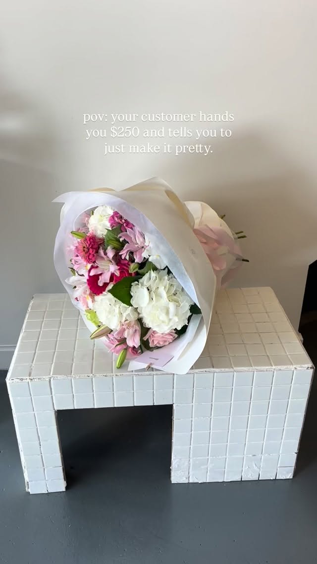 Absolutely loveddd making this arrangement 🌸🤍
#gifts #flowers #anniversary #birthday #bouquet