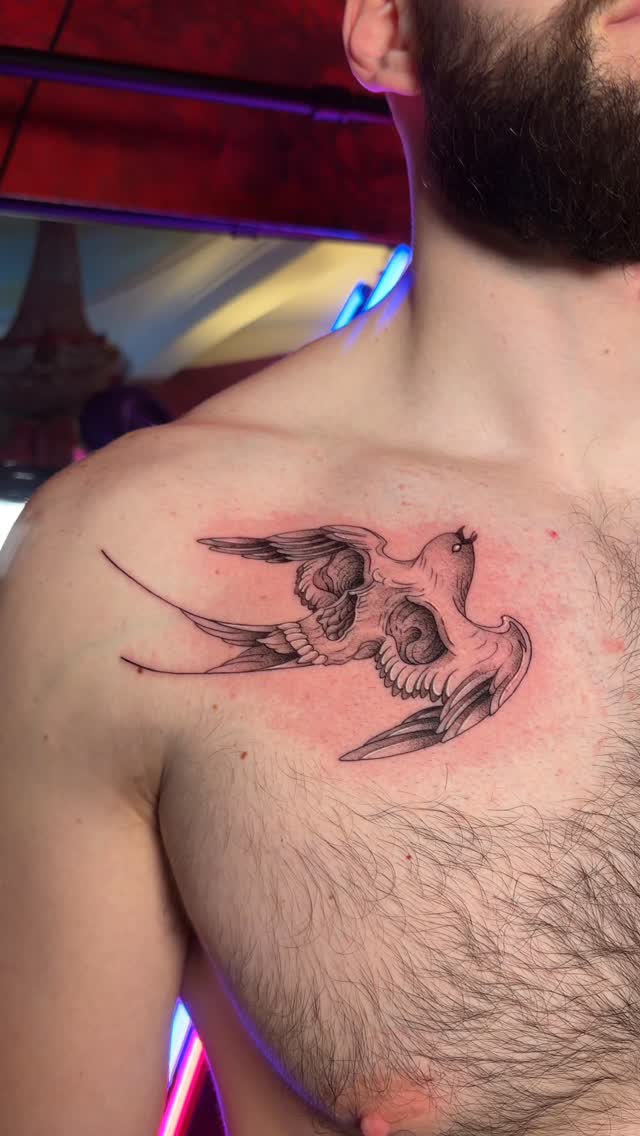 Double bird chest tattoos by @carolina_inks but look closely there are some differences with the birds