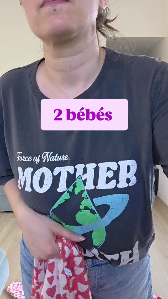 Quand on a 2 bébés,
on n’a pas toujours 4 bras…
Alors on s’adapte.
Et le portage peut vraiment devenir
un allié précieux au quotidien.