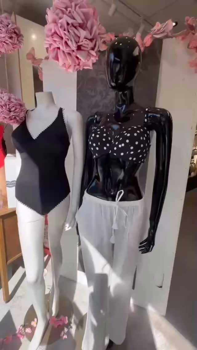 Swimwear window is in and we are loving it βοΈπ
With the sun making an appearance, weβre getting everything ready and itβs the perfect time to start thinking about your holiday wardrobe π΄β¨
Listen to Michelle as she talks you through her top 3 must have pieces for a stress free, sophisticated and light packing swimwear edit π
Effortless style, easy to wear pieces and everything you need to feel confident on your getaway π«
#PandorasBox #SwimwearStyle #HolidayReady #BeachVibes #SummerPacking