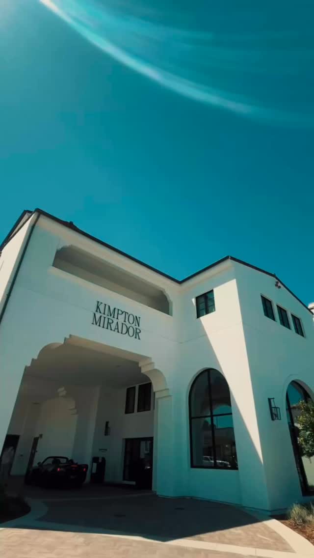 The just opened @kimptonmirador Pacific Grove brings a fresh take on California coastal design. Rooted in Spanish Revival architecture with terracotta roofs, arched forms, and sun-washed plaster, reimagined through a contemporary lens.
Interiors by @narrative.bh layer soft coastal tones, natural textures, and curated local art to create a space that feels both elevated and deeply connected to place. The onsite restaurant @thecaledonianrestaurant extends the experience with warm, indoor-outdoor living, anchored by refined furnishings by @kettal #KimptonHotels #IHGHotels #PacificGrove #interiordesign #HospitalityDesign
