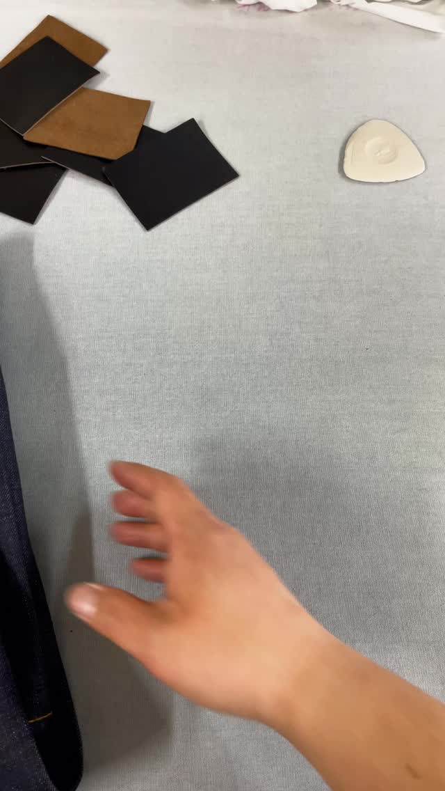 The final touch.
Marking the placement by hand.
Slowly guiding the denim into the machine.
Every stitch, controlled with precision.
From fabric… to a finished pair.
Made in Kojima, Japan.
#madeinjapan #denimfactory #selvedgedenim