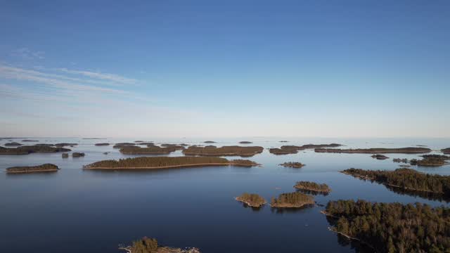 Not every trip leaves a mark. Ours leaves a difference.
Join us in the archipelago, step onto a remote island…
and leave it better than when you arrived.
We handle the boat, the route, the experience.
You bring your hands.
Simple. Meaningful.
#seasport #visitpellinge #visitporvoo #regenerativeturism #regenerativeboatexcursion