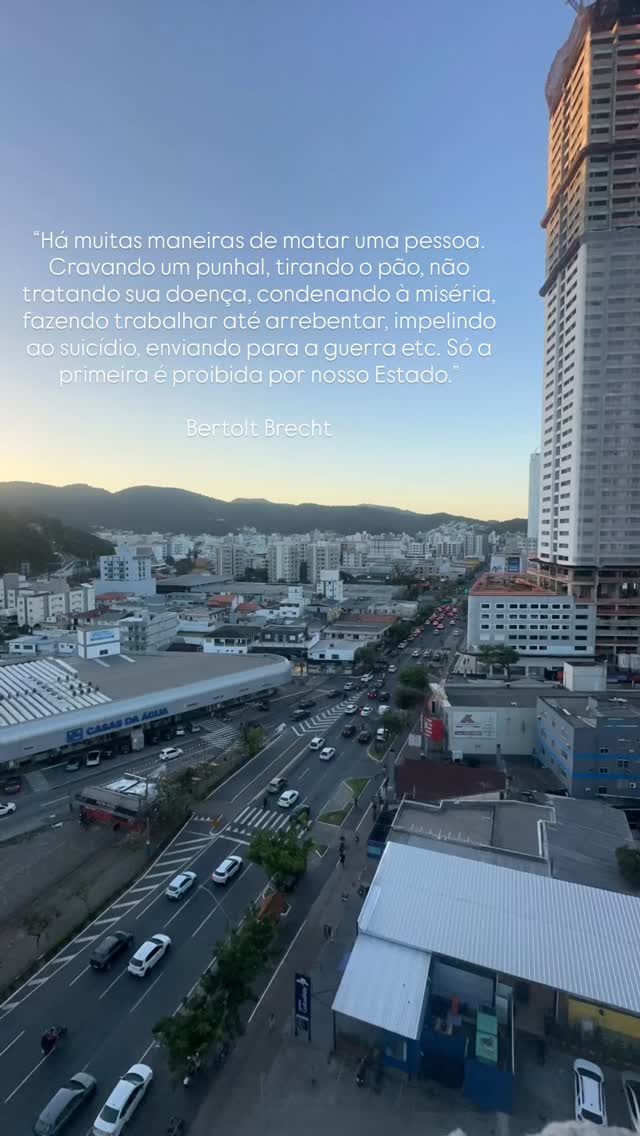 “Há muitas maneiras de matar uma pessoa. Cravando um punhal, tirando o pão, não tratando sua doença, condenando à miséria, fazendo trabalhar até arrebentar, impelindo ao suicídio, enviando para a guerra etc. Só a primeira é proibida por nosso Estado.”
Bertolt Brecht
________
Thiago Heine
CRP 06/96925
#psicologia #saudemental #psicologo #psicoterapia #autoconhecimento psicologianalitica cgjung analisejunguiana