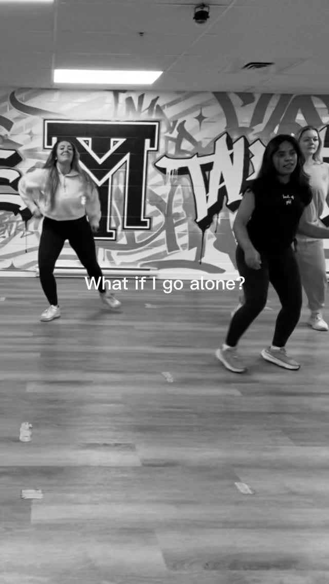 ⬇️👀👀👀⬇️
Adult progressives start Monday 27th of April, it’s not too late to sign up!
Class list:
.
Mondays
7:45-9:00pm Femme Hip Hop w/ @miss.mikaelaecgray
.
Tuesdays
6:30-7:45pm Beg/Inter Heels w/ @zarinareed
.
Wednesday
7:00-8:15pm Beginner Hip Hop w/ @klaudijamuznik
.
Friday
Open level K-pop w/ @rei.of.sun
.
.
Adult progressives can be scary but we will make you feel welcome here no matter your level!
.
.
.
.
.
.
#madetalents #dancecommunity #danceclass #dancevancouver #makemoves