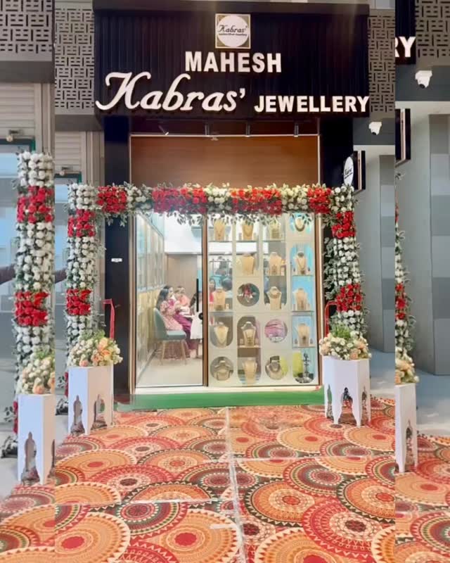 A beautiful beginning, wrapped in warmth✨
Honoured to have the Chairman of MADHUSUDAN GROUP ~ SHRI KRISHNAGOPAL MUNDRA as our Guest of Honour for the inauguration of our New SURAT Store ~ Along with Shri Ramgopal Mundra, Shri Girdhargopal Mundra, Shri Shrikant Mundra, Shri Deepak Mundra and family.
The day was immersed with so much love, wishes and welcome from the Shyam Plaza family and the presence of our Surat Customers added a Silver Star to it.
It's just the beginning...
#suratcity #suratshopping #kabrasjewels #silverjewellerystore