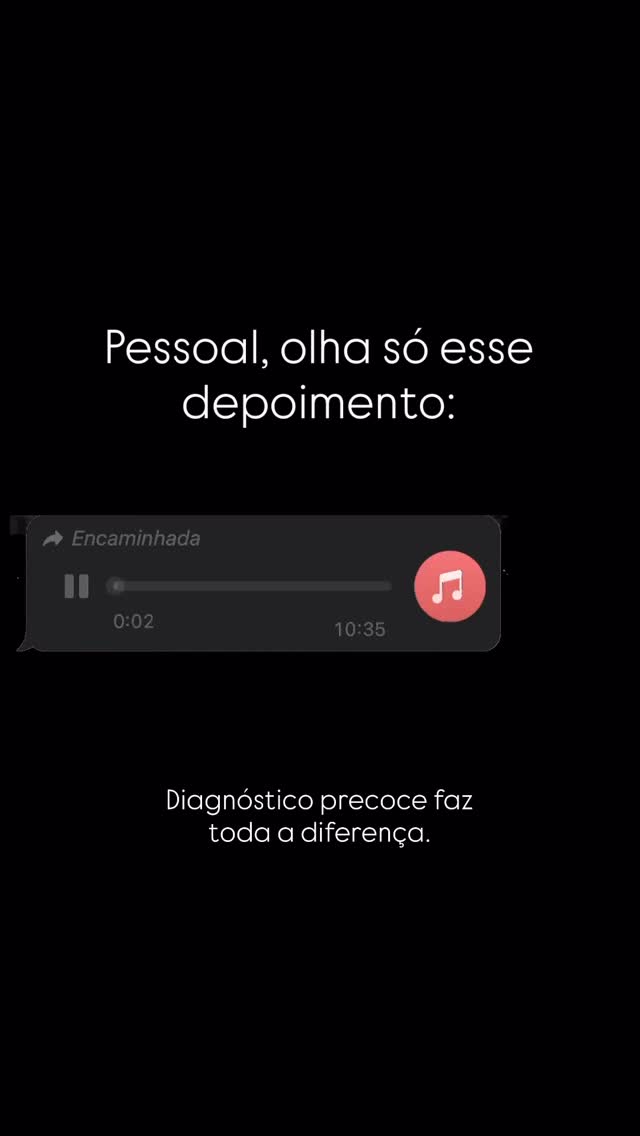 Pessoal, olha só esse depoimento.
É um paciente que começou com uma alteração na voz, lá em 2021.
A voz oscilava, hora mais fina, hora mais grossa… até que parou de oscilar e ficou rouca, fraca, baixa.
E como acontece com muita gente, ele não deu muita importância no começo.
Só que a rouquidão persistiu.
E foi aí que veio o diagnóstico: uma lesão na prega vocal, que depois se confirmou como câncer.
Ele passou por todo o processo de investigação, biópsia, discussão de tratamento… e viveu uma coisa que eu sempre falo aqui no consultório:
a gente só entende o valor da voz quando perde.
Ficar dias sem falar, precisar escrever pra se comunicar, sentir dor ao tentar usar a voz… isso muda completamente a percepção.
Hoje ele está bem, em remissão.
Mas o medo de uma nova alteração na voz ainda existe, e isso é compreensível.
Então fica o alerta.
Rouquidão que dura mais de duas, três semanas precisa ser investigada.
Não é normal.
Se a sua voz mudou, se você percebe que não consegue mais falar como antes, procure avaliação especializada.
Diagnóstico precoce faz toda a diferença.