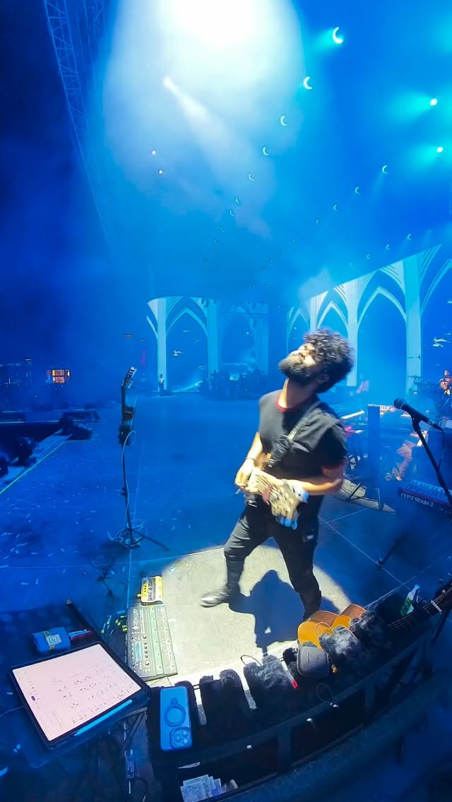 Raw Cam footage from the last show in Delhi with AS. This song arrangement hits different!
@prsguitars
@rightonstraps
#concert #live #guitarist #indiatour #musician