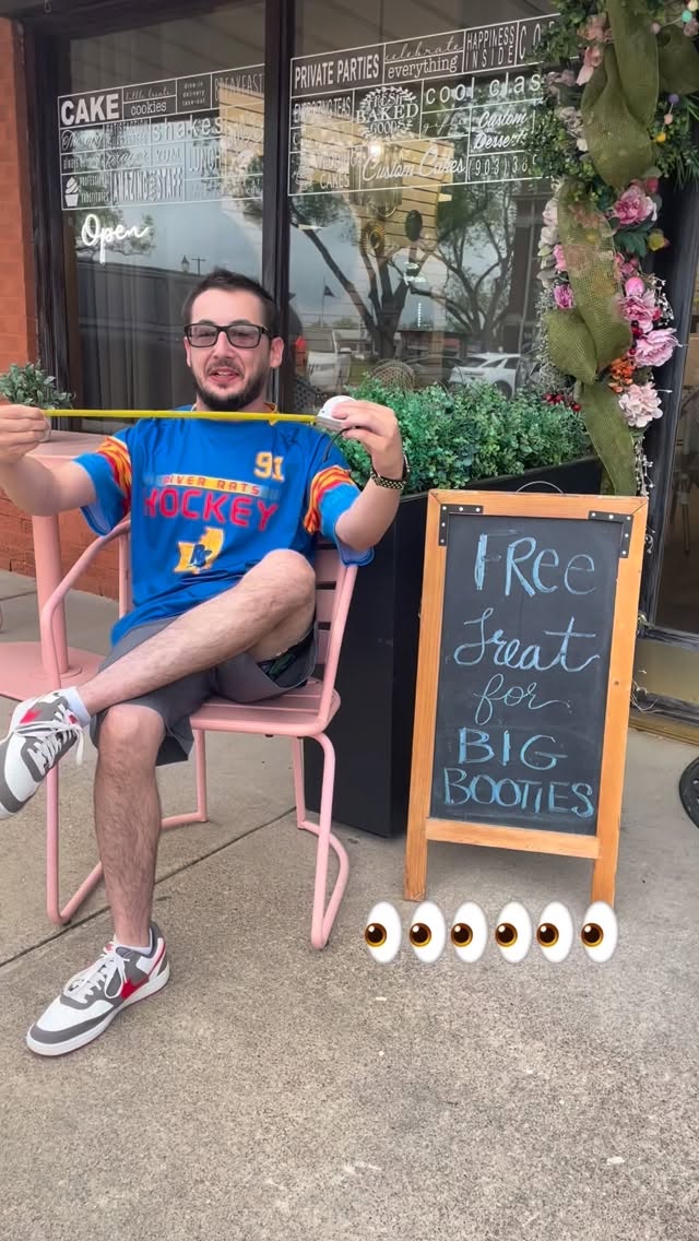 Think you got a big booty?? Come see if that a** passes and get a treat!! We can’t wait to see who’s brave enough to tag a big booty…
#mommacakes #treat #desserttime #alwaysroomfordessert