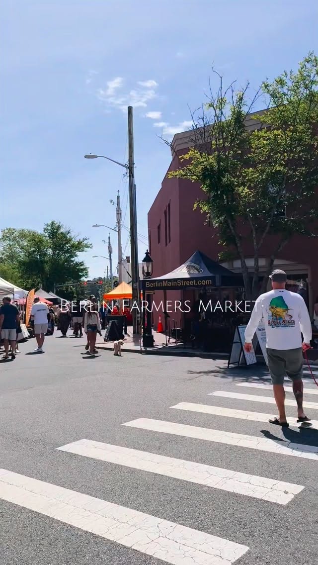 @ocshoremagazine brand ambassador 🐾 Magnolia visited the Berlin Farmers Market today! ☀️ A beautiful Sunday in downtown Berlin.