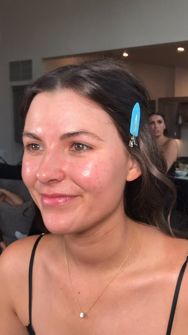 Save this post for glowy bridesmaid makeup inspo 🤩
Hair by @avamarshhair
#airbrushmakeup @temptu
Lashes @ardellbeauty
#promakeupartist #bridalmakeup #bridesmaidmakeup #weddingmakeupartist