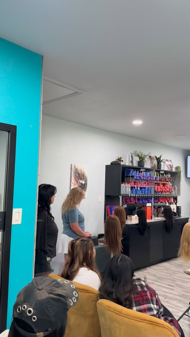 On Monday, our Stylin team prioritized education and advancement 🩵 By learning and refining new methods, we ensure our highlighting services meet the highest standards, all for the benefit of YOU, our wonderful clients!