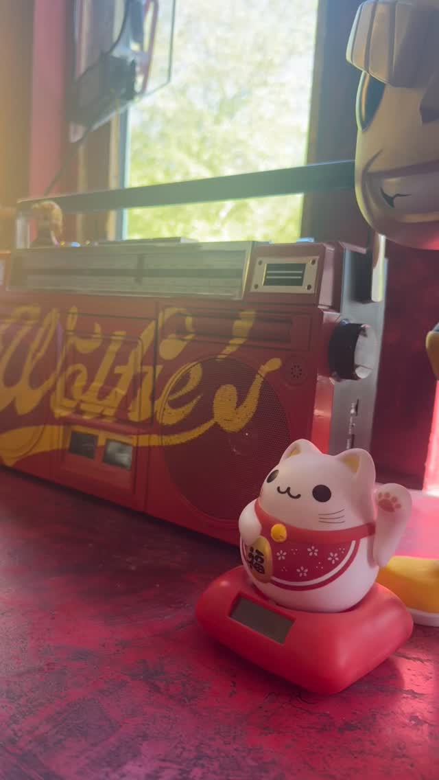 You’ve been visited by the SixtyInk Maneki Neko ~ Bringing you good luck with every visit ✨
Ft @wolfieswhisky 😎
#manekineko #goodluck #sixtyink #wolfies