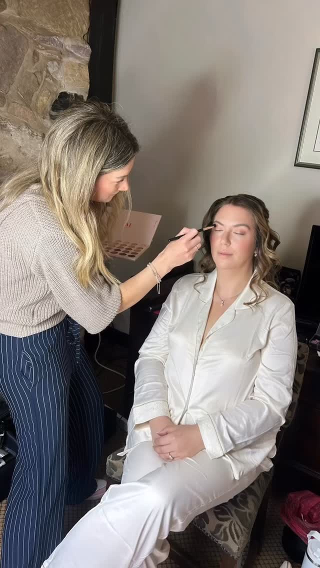 Beautiful bride, beautiful photos 🤍
Thank you Louise for these and also for your fab feedback …
“just wanted to say a thank you now we’re back from honeymoon for the incredible job that you and Sonja did for Hair and Make-up. Mine lasted all day and I felt wonderful.
Really appreciate you and what you do, it made my day!”
This kind of feedback means so much to us @blusheffectbysonja_mua @tansleyphoto @thecrownchiddingfold
#bridalmakeuparrist #bridalhairstylist #hairbyme #weddingmakeup #bridalmakeup