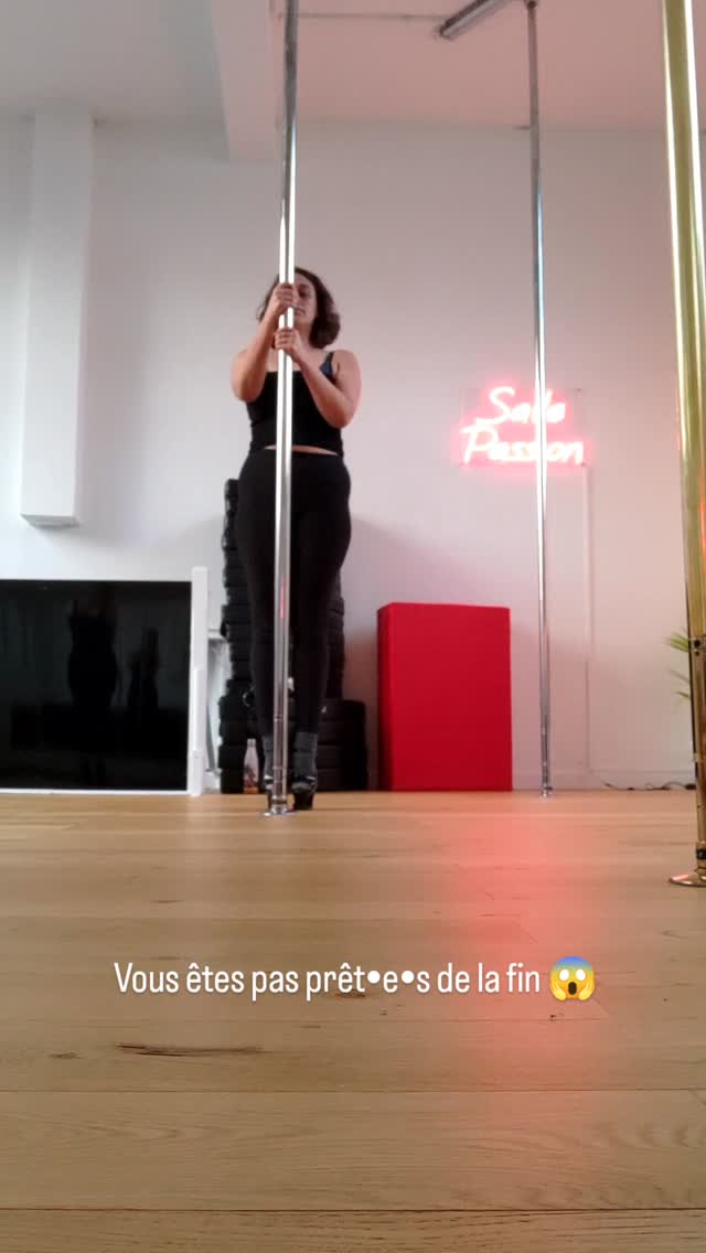 😈 Quand tu décides de donner de ta personne pour que tout le monde soit bien au courant que LA BILLETTERIE DU THÉÂTRE DE L'ORIFLAMME EST OUVERTE 🔥 Prenez vite vos places pour le thriller MONSTRE-MOI au Festival d'Avignon 2026 🖤
Cette vidéo c'est pour rigoler d'accord 🤣 donc on reste dans la bienveillance merci 🫣
Choré de Pauline au @studio_pole_fitness 💯
@loriflamme.avignon @clara__hertz @chloeagv
#poledance #humour #ciesoleilnoir #ecureuil #festivaldavignon
