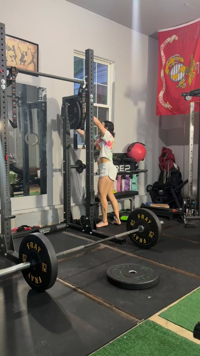 deficit deadlifts were in the works today - increase range of motion —
so you actually have to work for that first pull + use your legs.
show up. do it right. repeat.
——————
#deadlifts #posteriorchain #strengthtraining #consistency #homegym