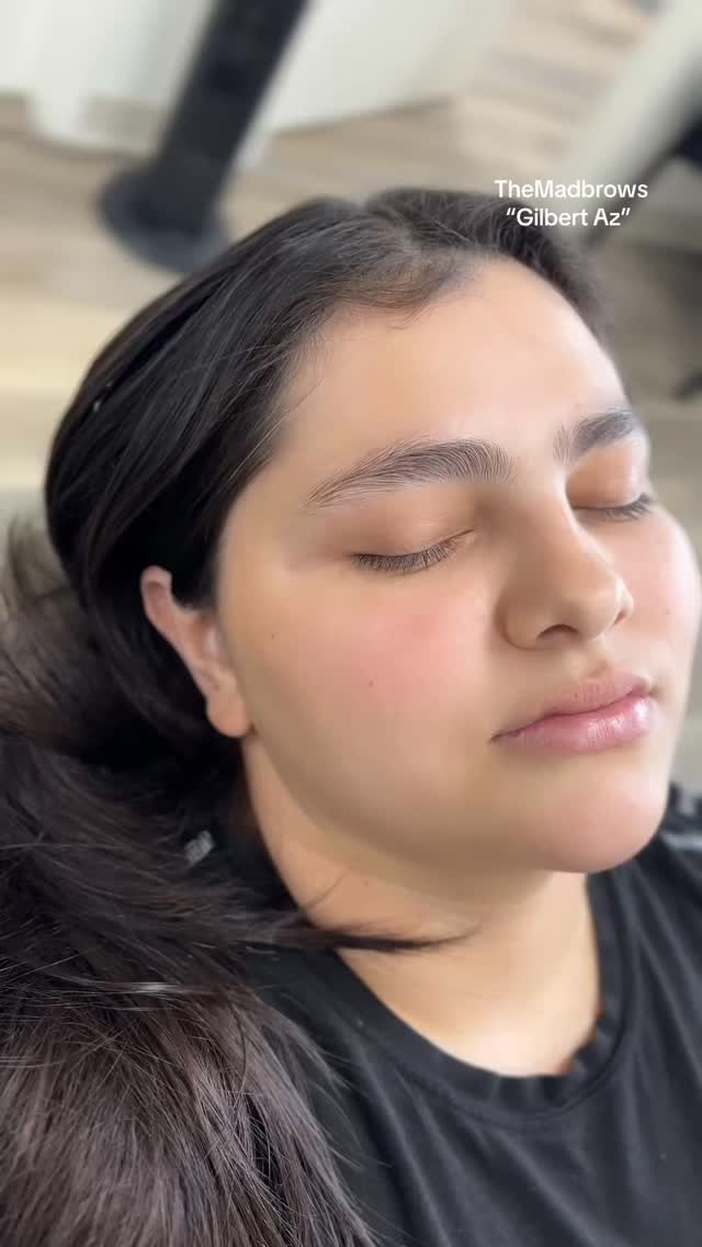 It’s Tuesday! 🥳 let’s start this week with flawless brows! A little wax here and a little detail there, and boom! Gorgeous brows! #gilbert #arizona #brows #eyebrowthreading #gilbertaz