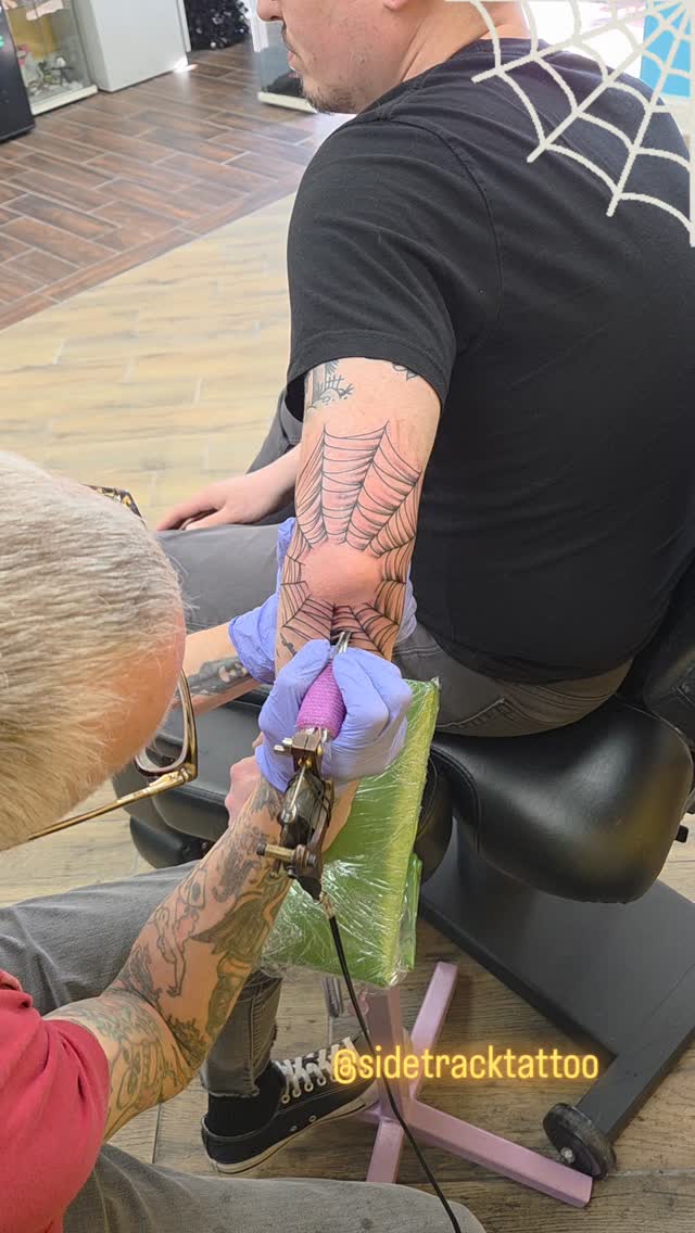 #tattoolife #elbowgrease #webstagram #tattoos #comecheckusout 14807 plainfield @sidetracktattoo done by @he_who_walks_behind_the_rows
